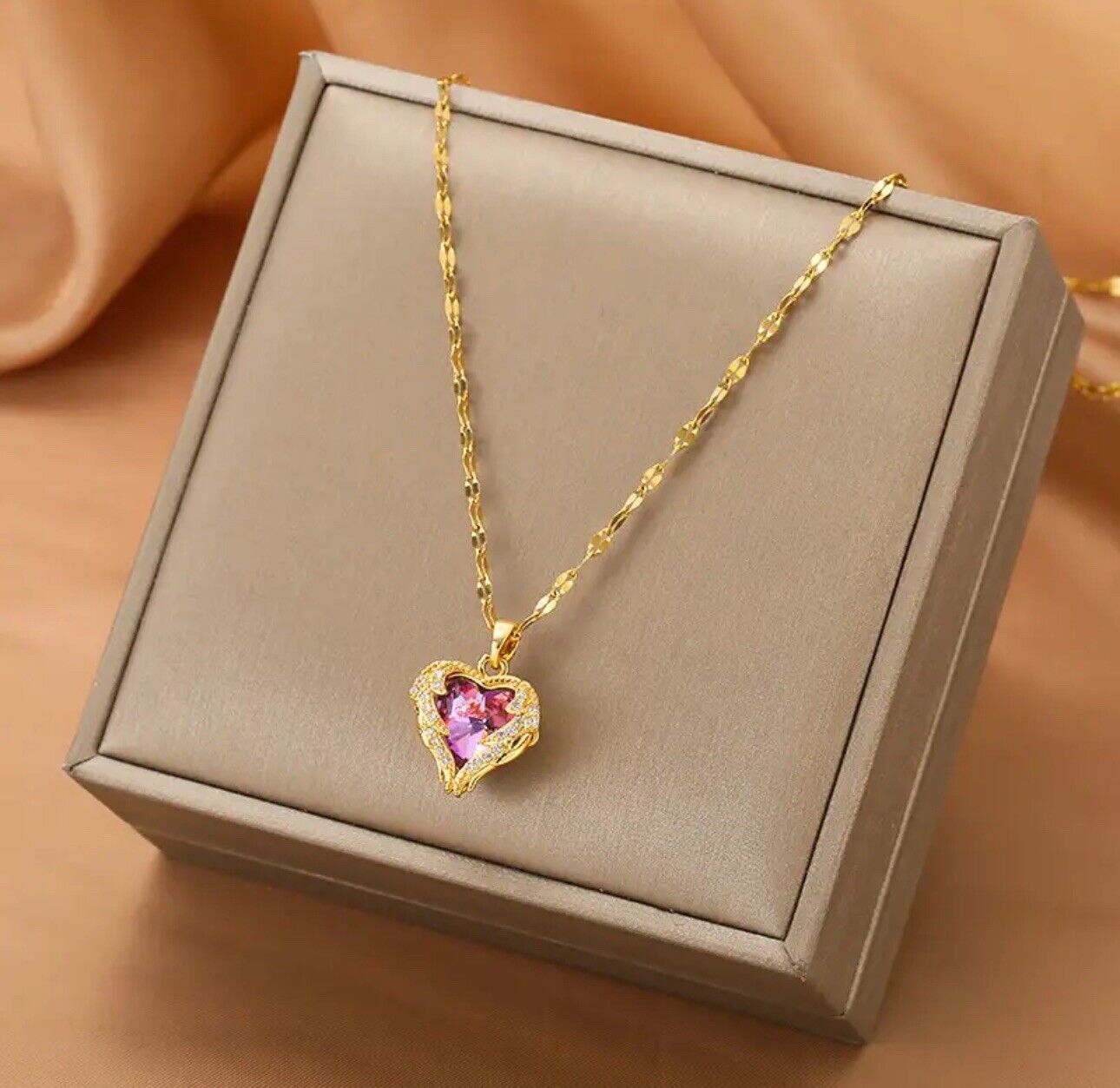 Halskette mit Herzanhänger aus Edelstahl 18 Karat vergoldet